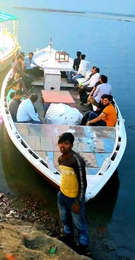 Hôtel Ora Boats-2 Hour Boat Tour With Ganga Aarti View à Bénarès